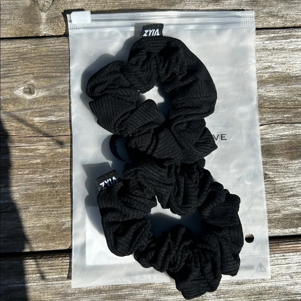 ZYIA Active Black Reve Scrunchie (2 Pack)  Item #2266 New in bag!